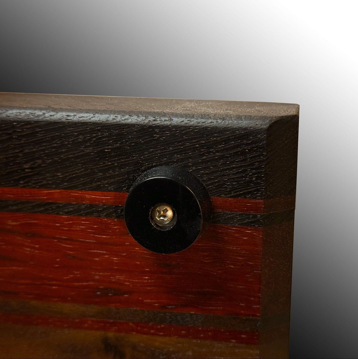 Bottom of Cutting board with rubber foot and angled handholds.